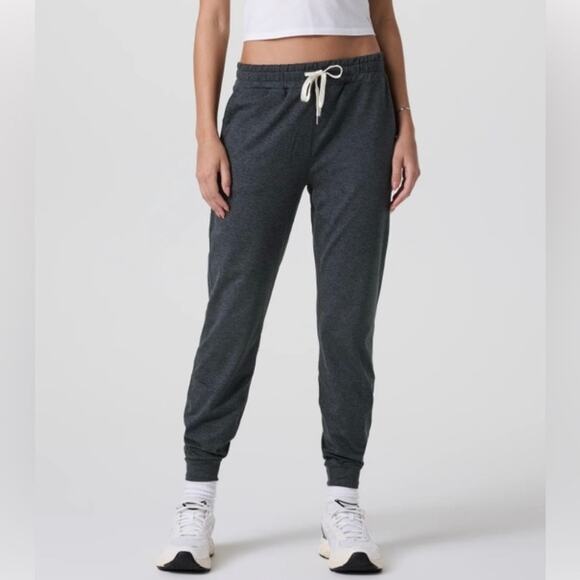 Vuori Pants Womens Small Gray Charcoal Performance Jogger Athletic Sporty Travel - Picture 1 of 11